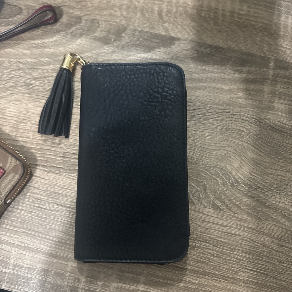 Black wallet wristlet
